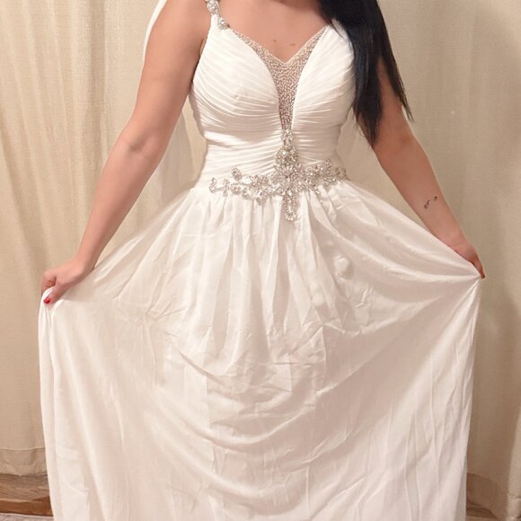 ***NEW! White Maxi Gown! PERFECT for Prom, Party, Homecoming - Picture 1 of 3